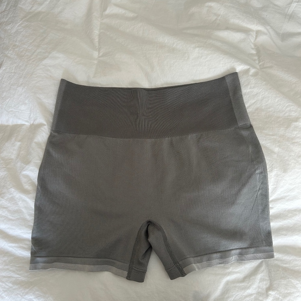 Outdoor Voices SeamlessSmooth 4.5” short